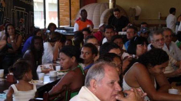 Carlo Caiado atende moradores de Jacarepaguá Compartilhar