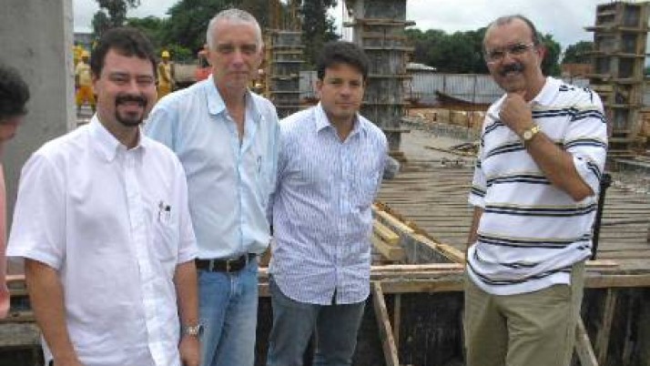 Presidente da Comissão de Saneamento da Zona Oeste Carlo Caiado vistoria obras em Sepetiba
