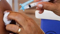 Câmara de Vereadores autoriza a Prefeitura do Rio a comprar vacinas imunizantes da Covid-19