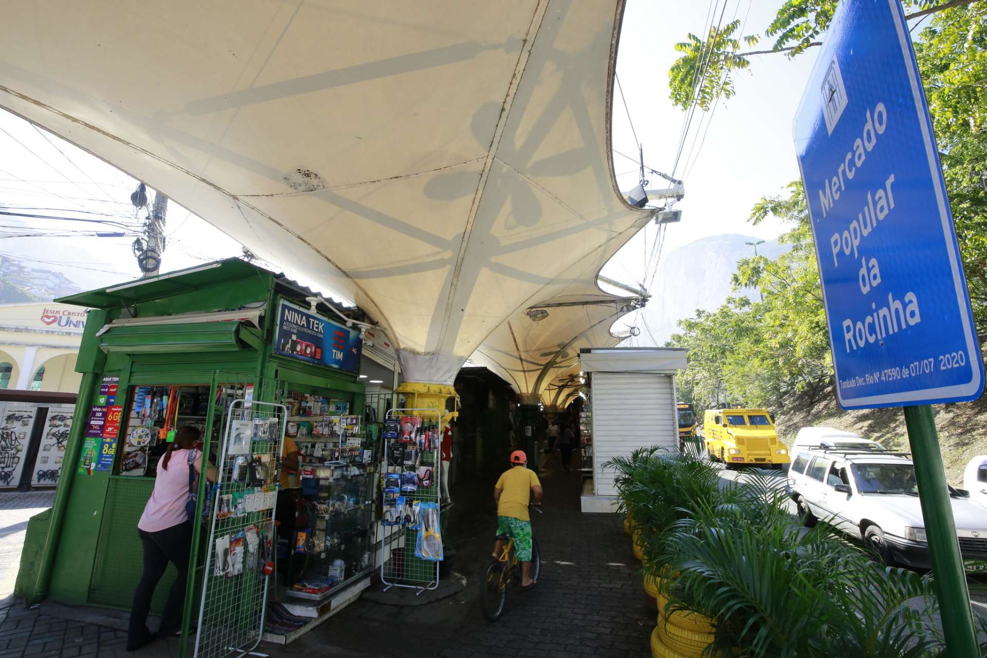 Mais uma mansão do tráfico é derrubada na Rocinha; imóvel