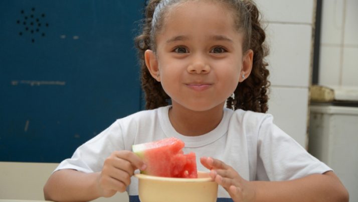 Alimentos ultraprocessados estão proibidos nas escolas do Rio