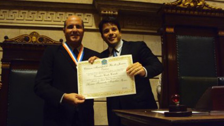 Horácio Magalhães recebe conjunto de medalhas Pedro Ernesto