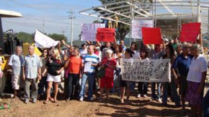 Moradores de Guaratiba protestam por falta de retorno na Transoeste
