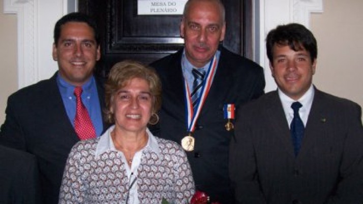 Vereador Carlo Caiado entrega Medalha Pedro Ernesto a Nilton Caldeira