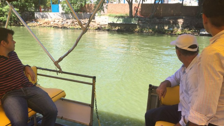 Um dos autores da lei que cria o transporte hidroviário, Caiado visita ilhas do complexo lagunar de Jacarepaguá e Barra