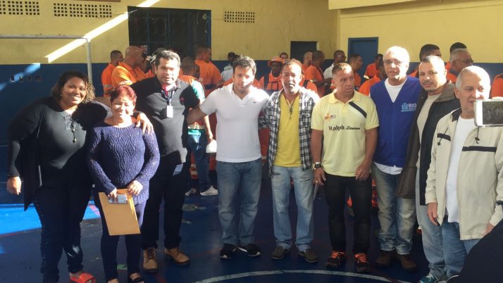 Comunidade do Borel, na Tijuca, recebe mutirão de limpeza da Prefeitura