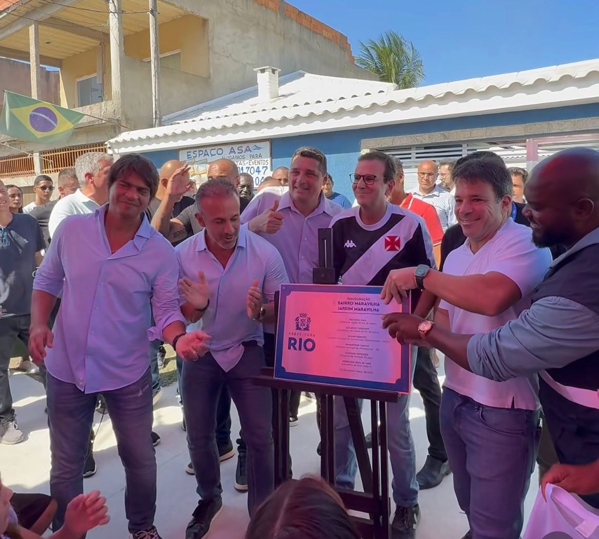 Na foto: Os Deputados Pedro Paulo e Claudio Caiado (PSD), a liderança local, Osvaldo Apóstolo, o Prefeito da cidade, Eduardo Paes (PSD) e o Vereador e Presidente da Câmara Municipal do Rio de Janeiro, Carlo Caiado (PSD).