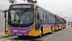 Caiado acompanha entrega dos primeiros ônibus do Sistema RIO em Santa Cruz