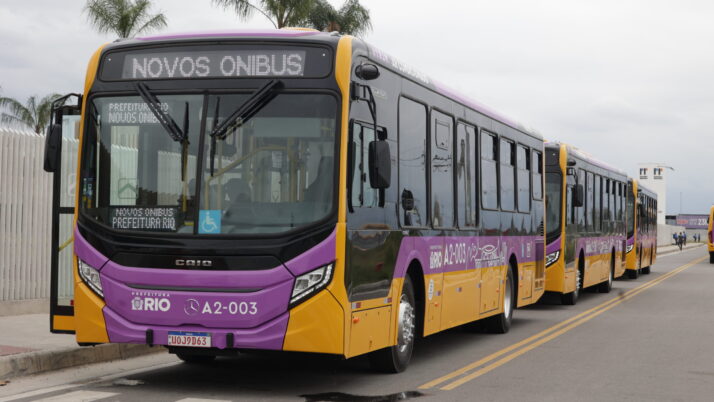Caiado acompanha entrega dos primeiros ônibus do Sistema RIO em Santa Cruz